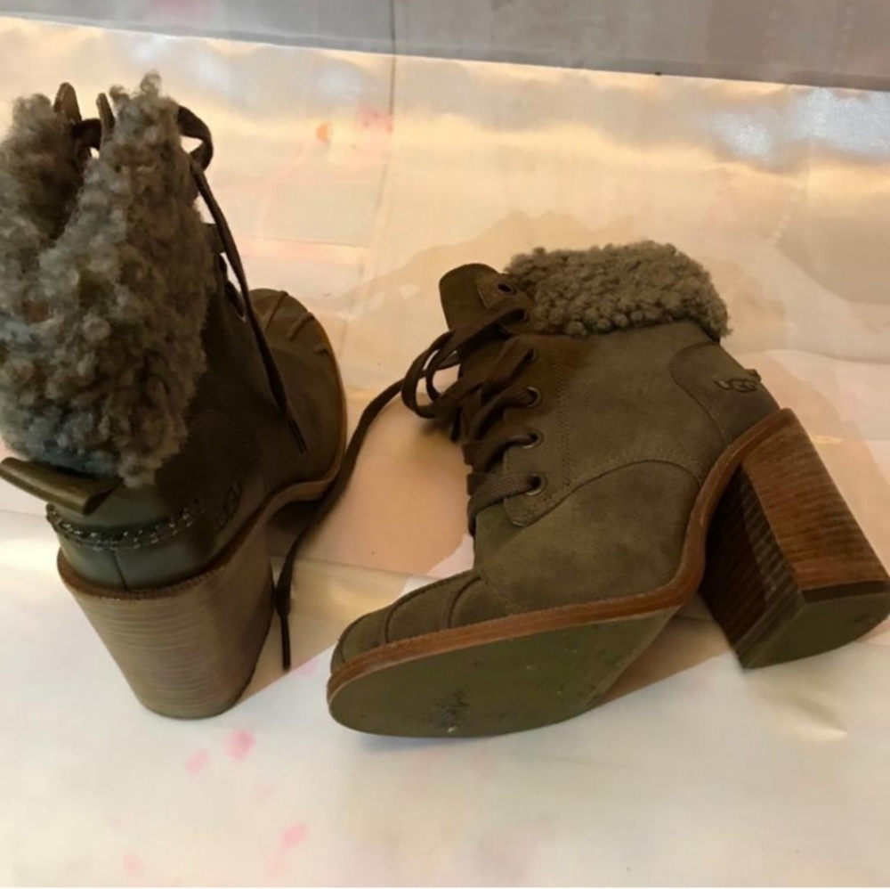 Ugg boot - Picture 2 of 3